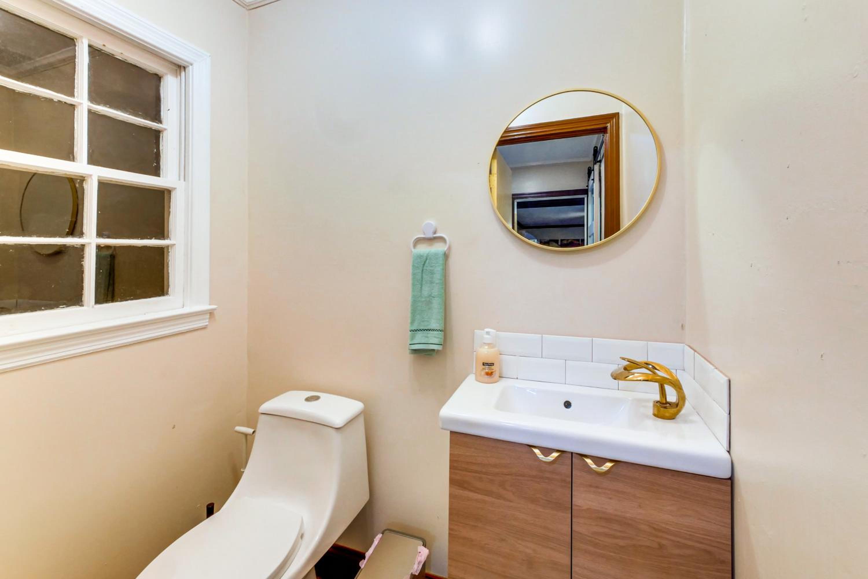 Stocked Pond Country Retreat in Oglethorpe!