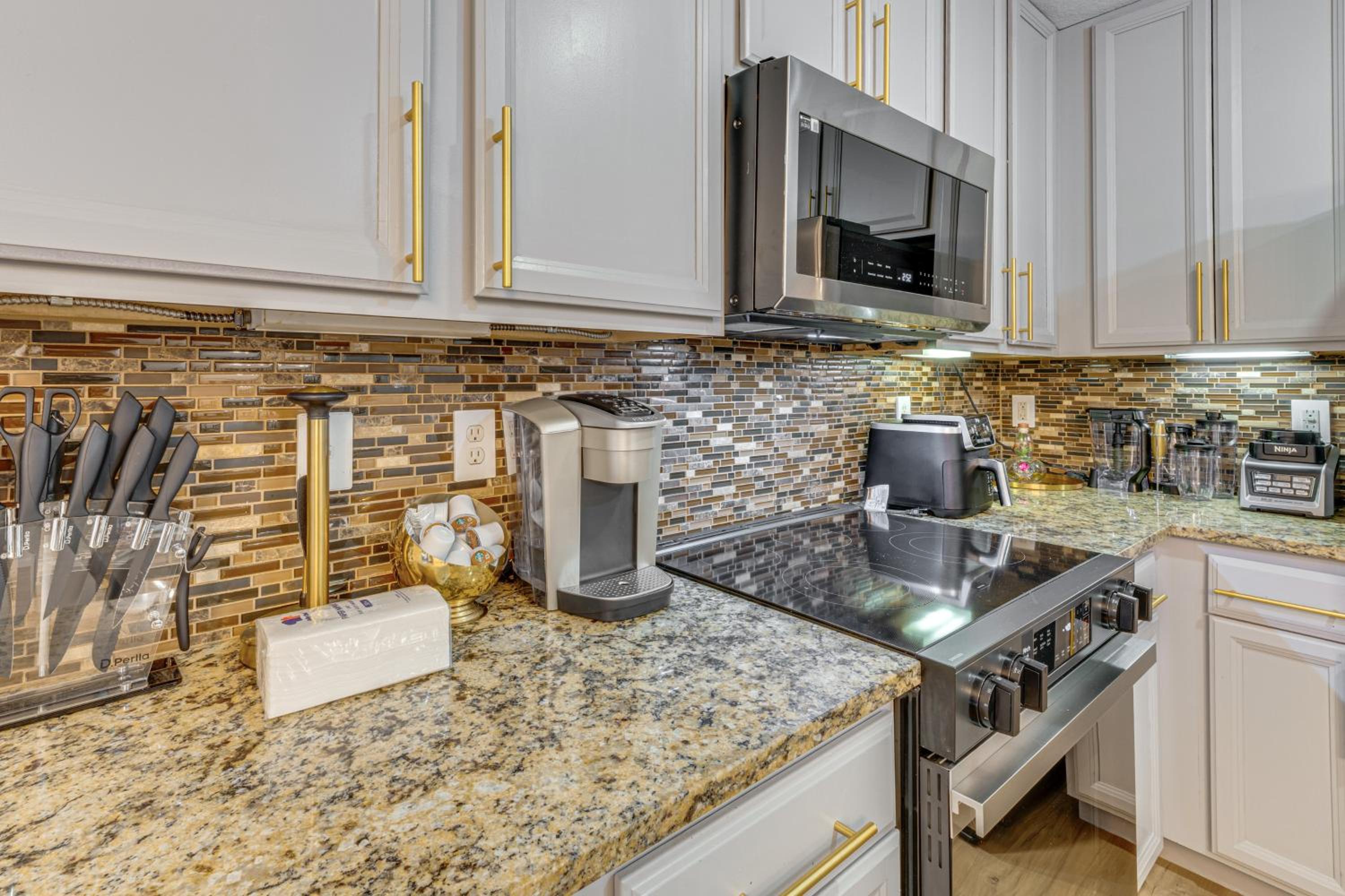 Modern Resort Getaway 9 Mi to Disney Parks!