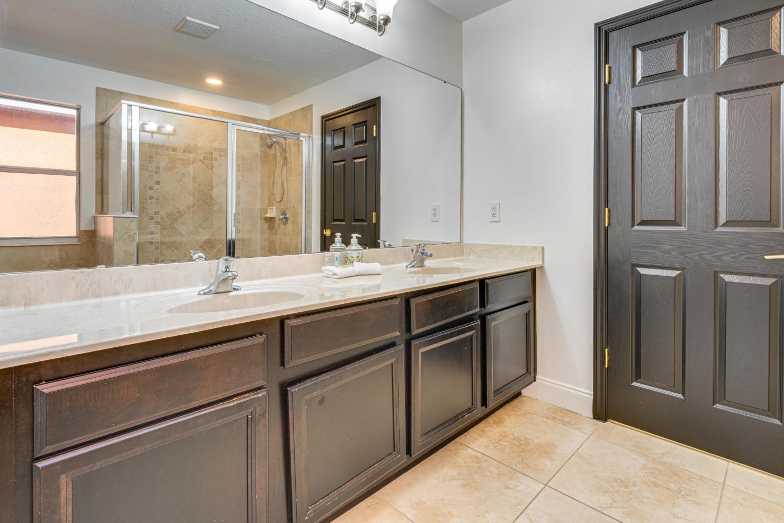 Modern Resort Getaway 9 Mi to Disney Parks!