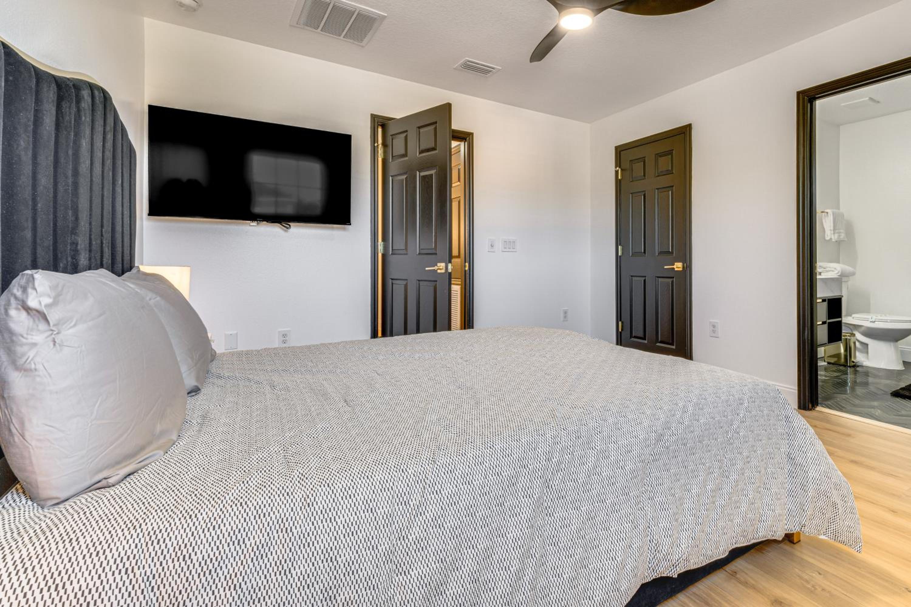 Modern Resort Getaway 9 Mi to Disney Parks!