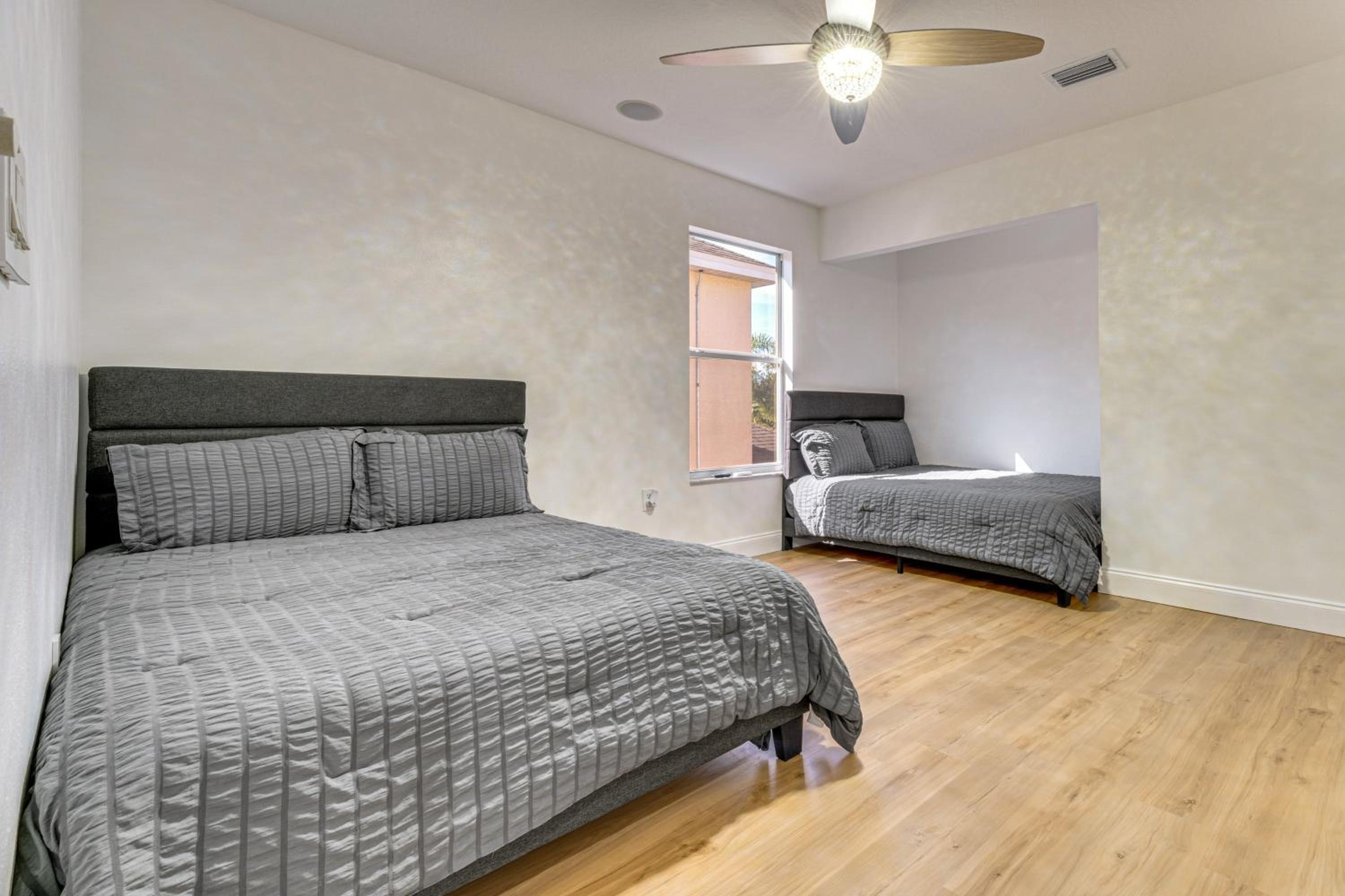 Modern Resort Getaway 9 Mi to Disney Parks!