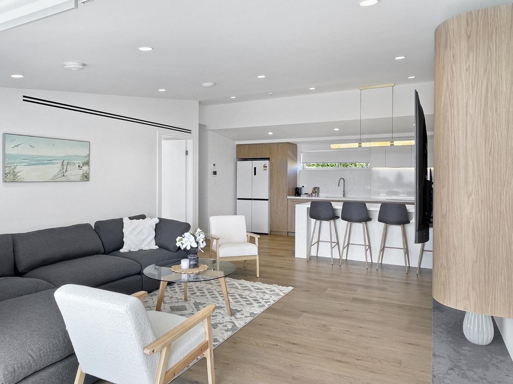 Modern 4-Bed Townhouse with Water Views
