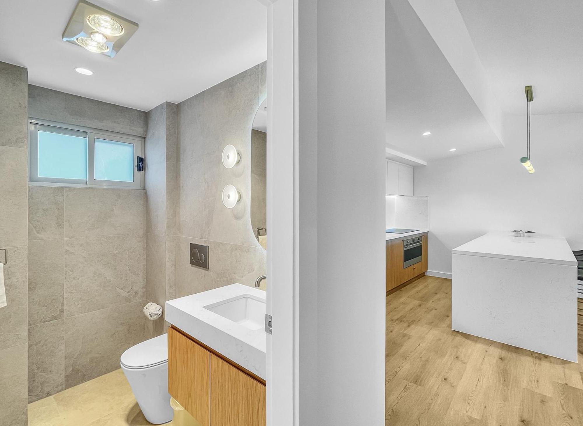 Modern 4-Bed Townhouse with Water Views