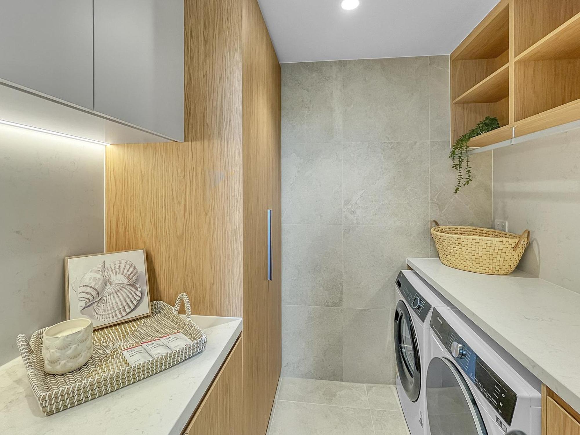 Modern 4-Bed Townhouse with Water Views