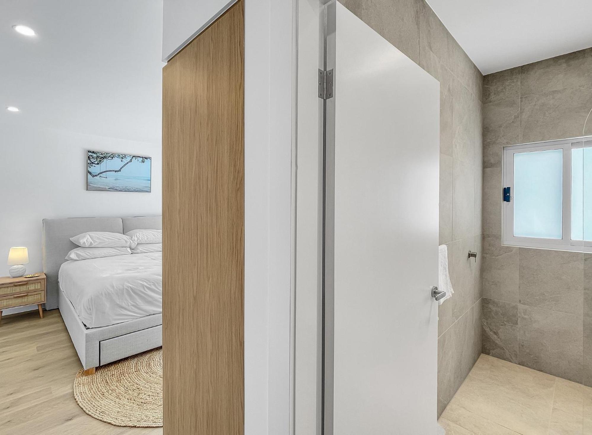 Modern 4-Bed Townhouse with Water Views