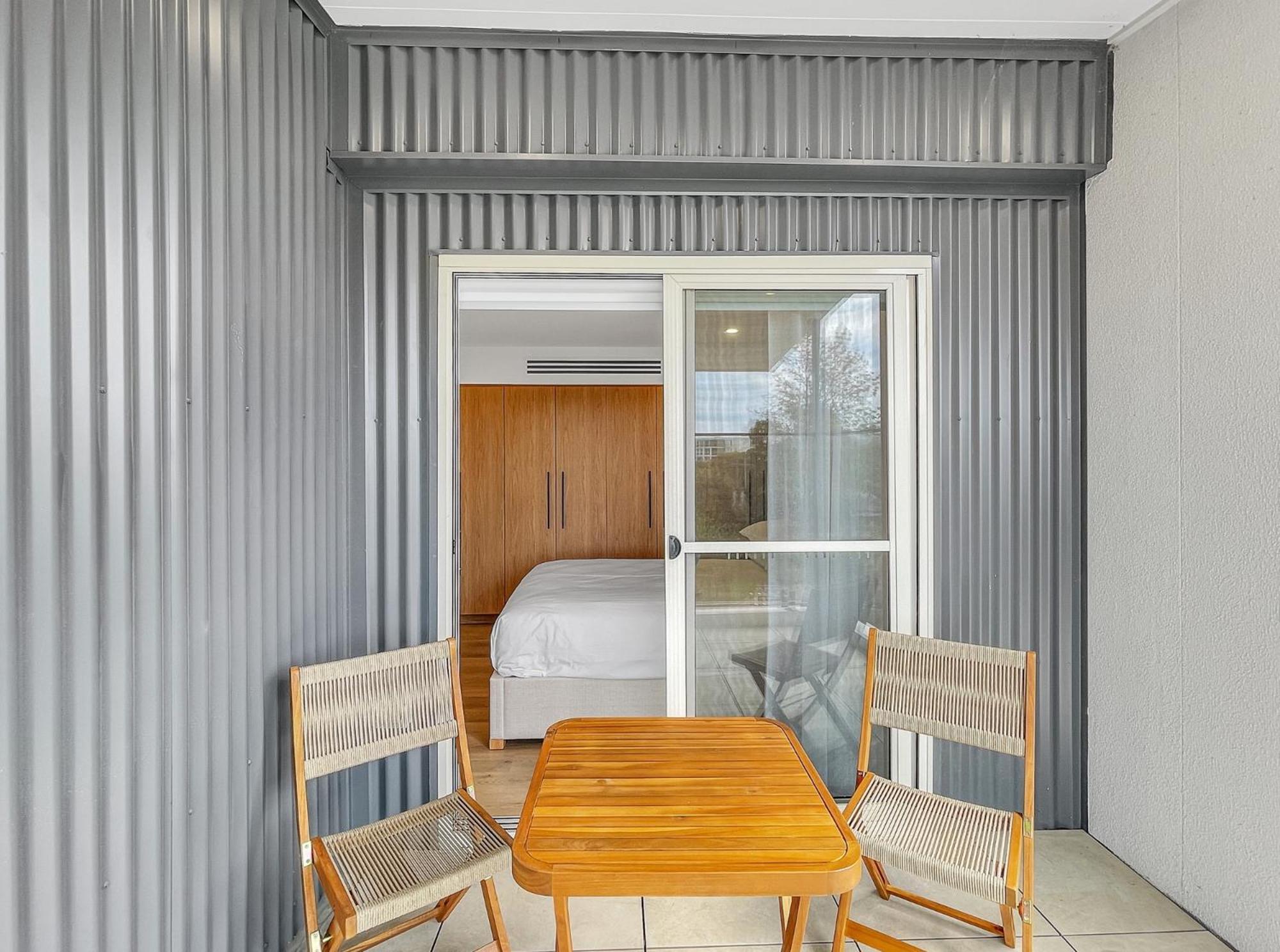 Modern 4-Bed Townhouse with Water Views