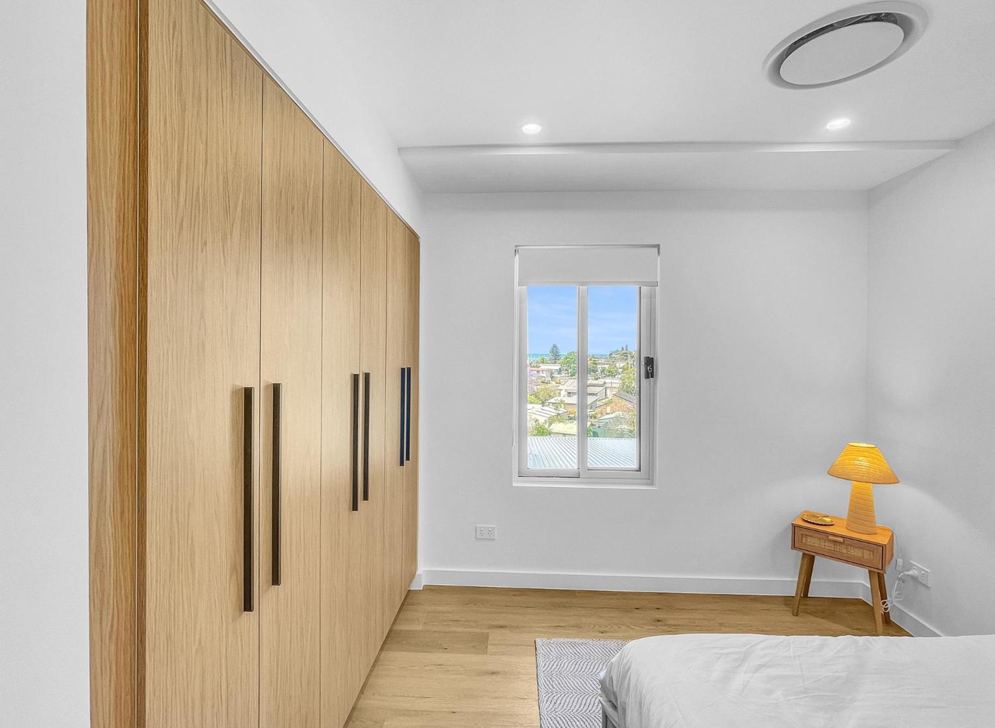 Modern 4-Bed Townhouse with Water Views