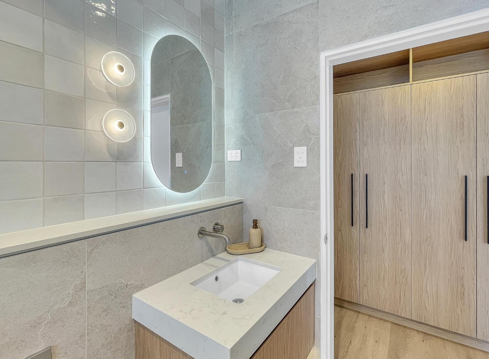 Modern 4-Bed Townhouse with Water Views