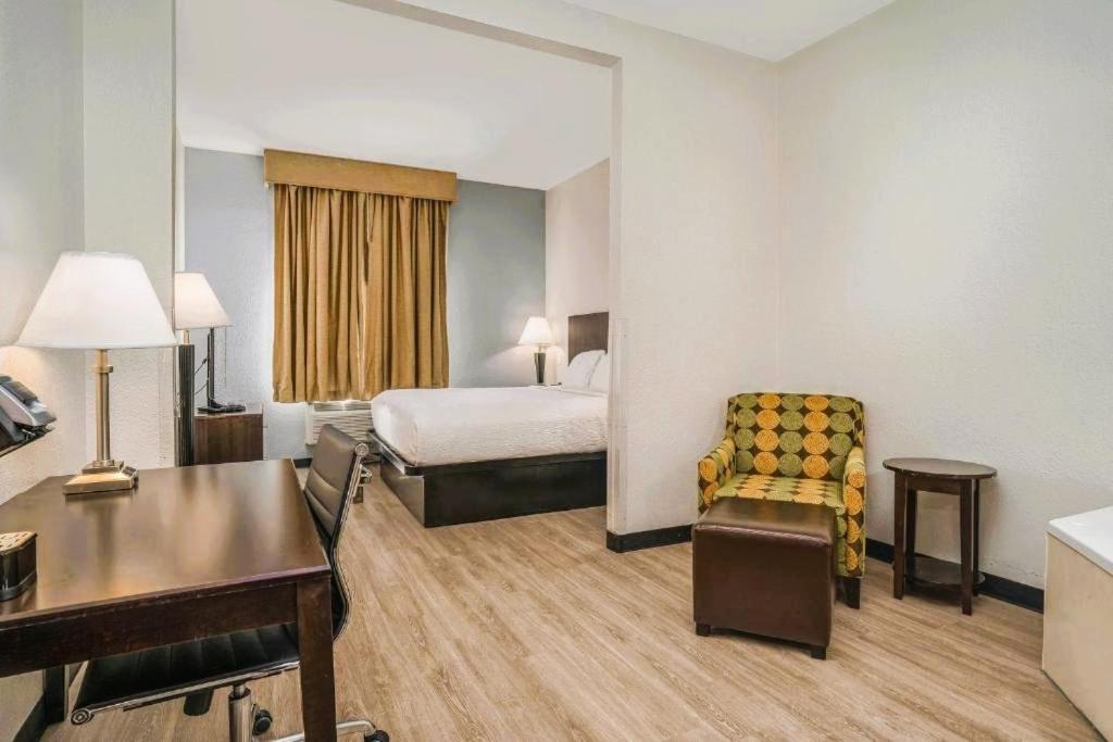 The Windstar Hotel - Emerald Isle, Swansboro