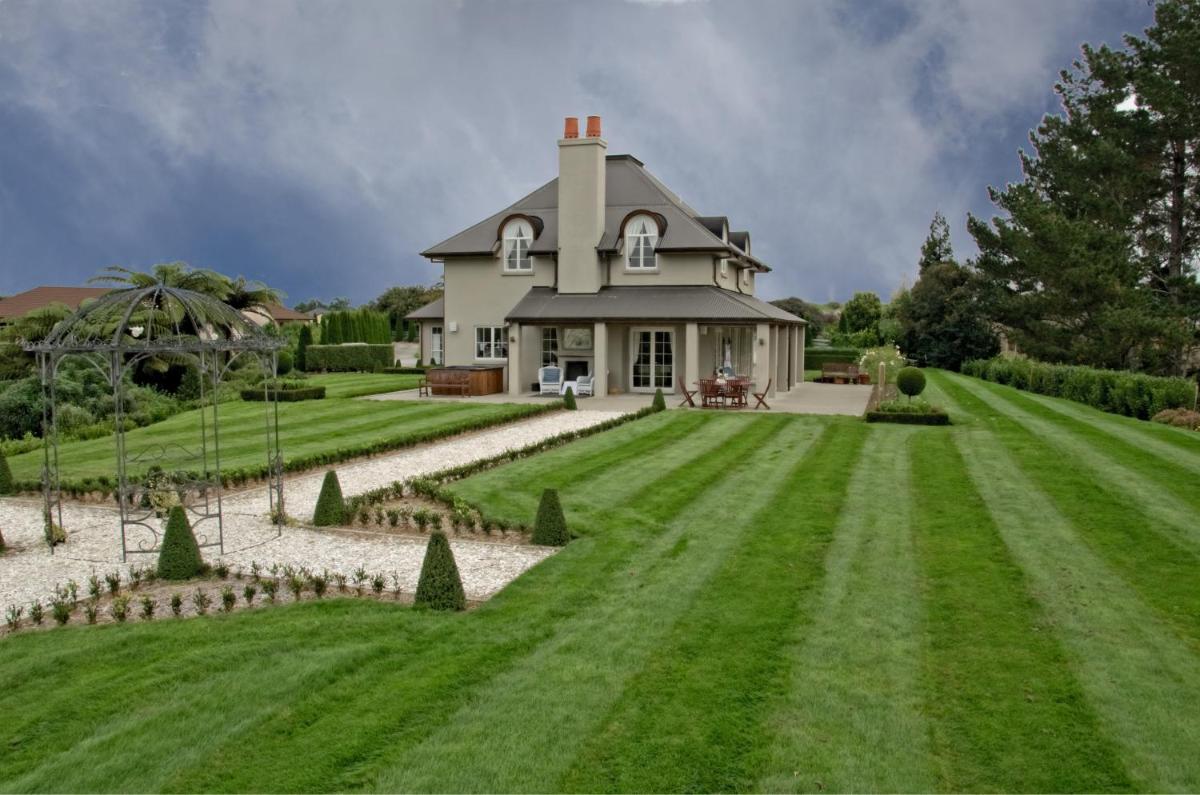 Hotel Lavender Lodge - Image 1