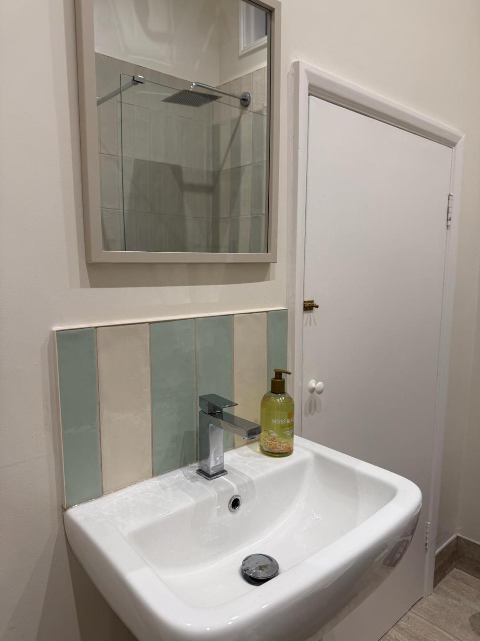 Beautiful Margate Retreat with Log burner, Garden, minutes to beach