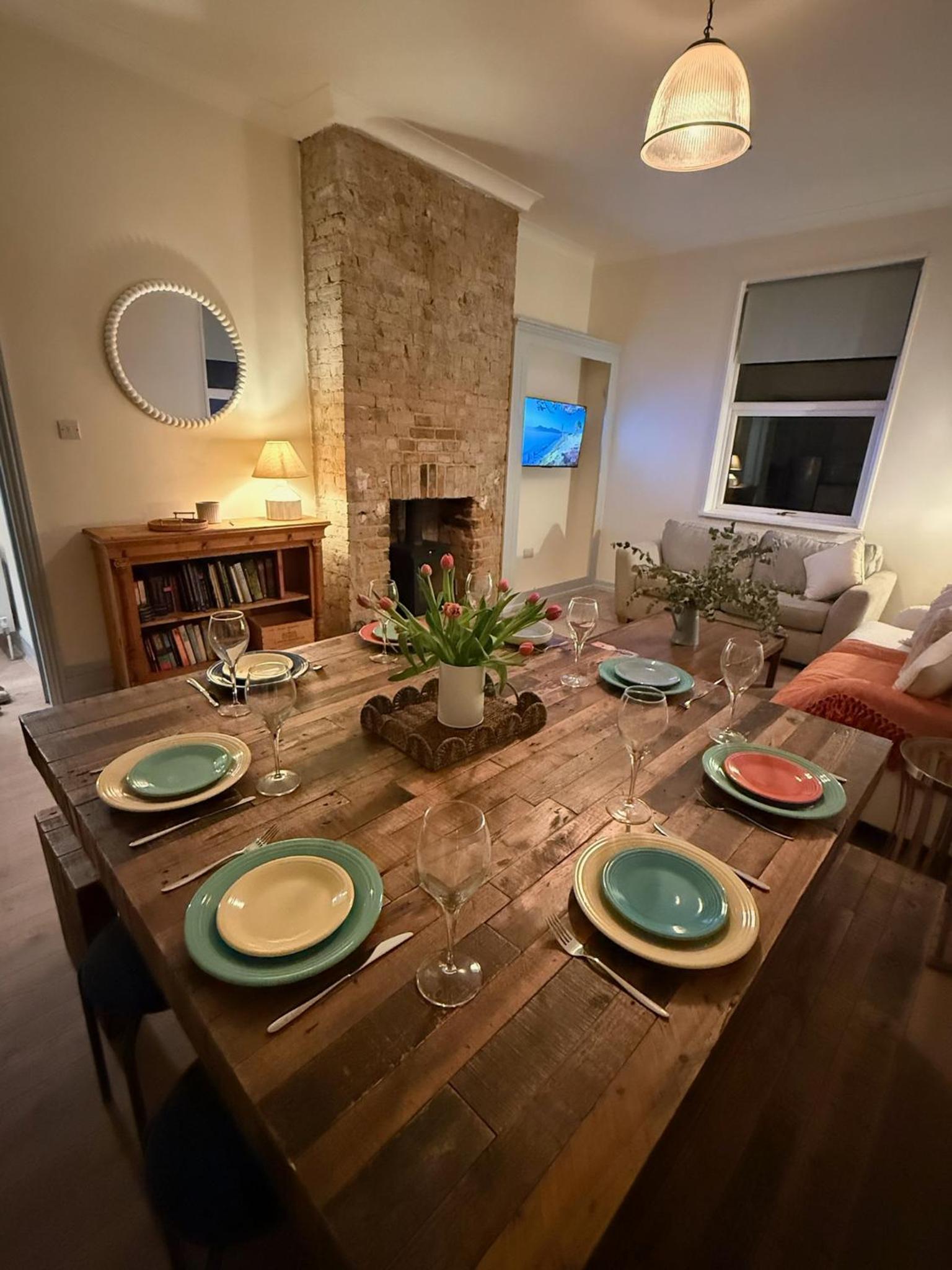 Beautiful Margate Retreat with Log burner, Garden, minutes to beach