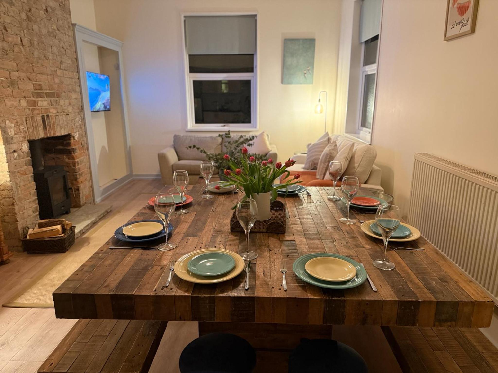 Beautiful Margate Retreat with Log burner, Garden, minutes to beach
