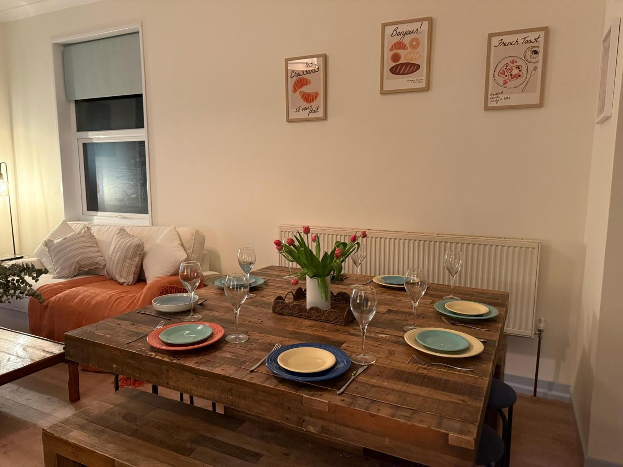 Beautiful Margate Retreat with Log burner, Garden, minutes to beach