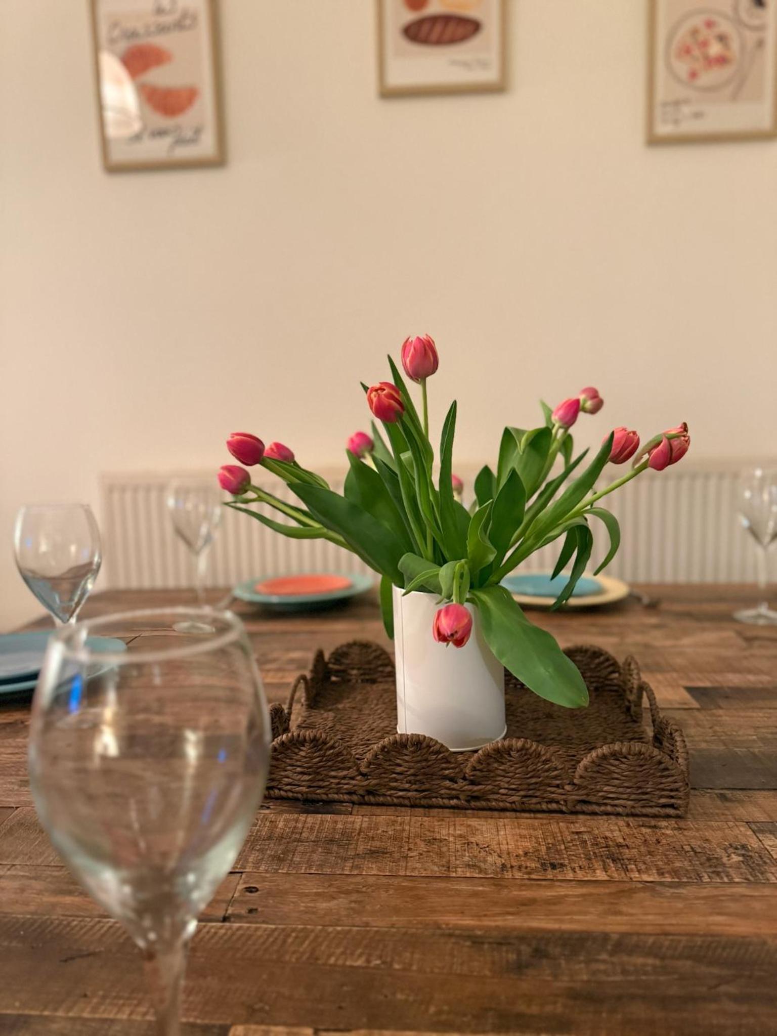 Beautiful Margate Retreat with Log burner, Garden, minutes to beach