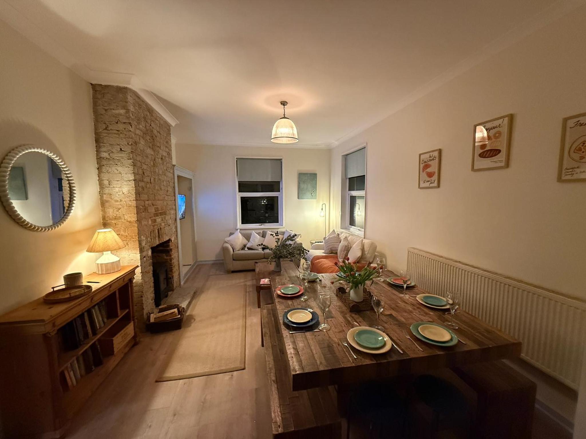 Beautiful Margate Retreat with Log burner, Garden, minutes to beach