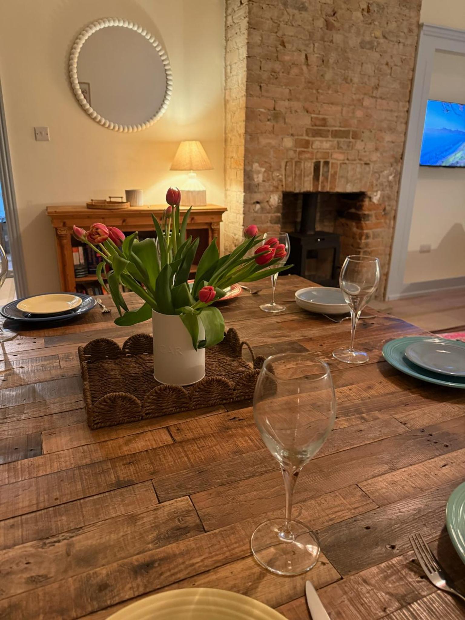Beautiful Margate Retreat with Log burner, Garden, minutes to beach
