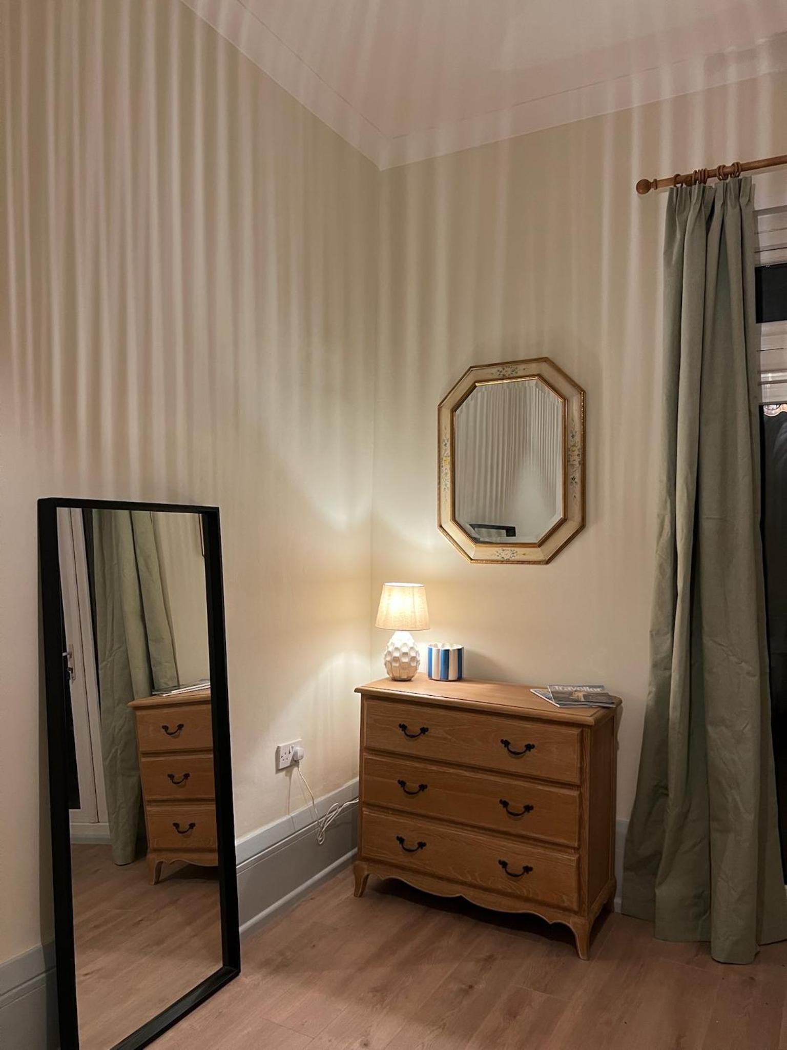 Beautiful Margate Retreat with Log burner, Garden, minutes to beach