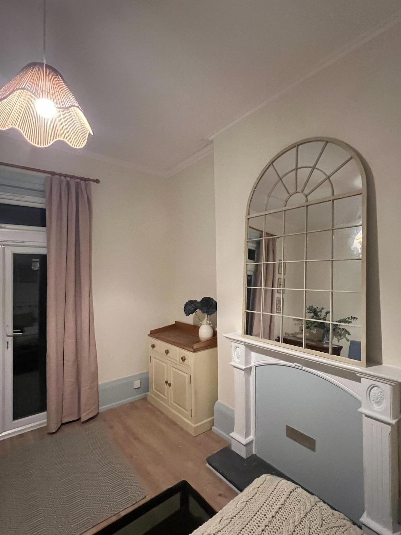 Beautiful Margate Retreat with Log burner, Garden, minutes to beach