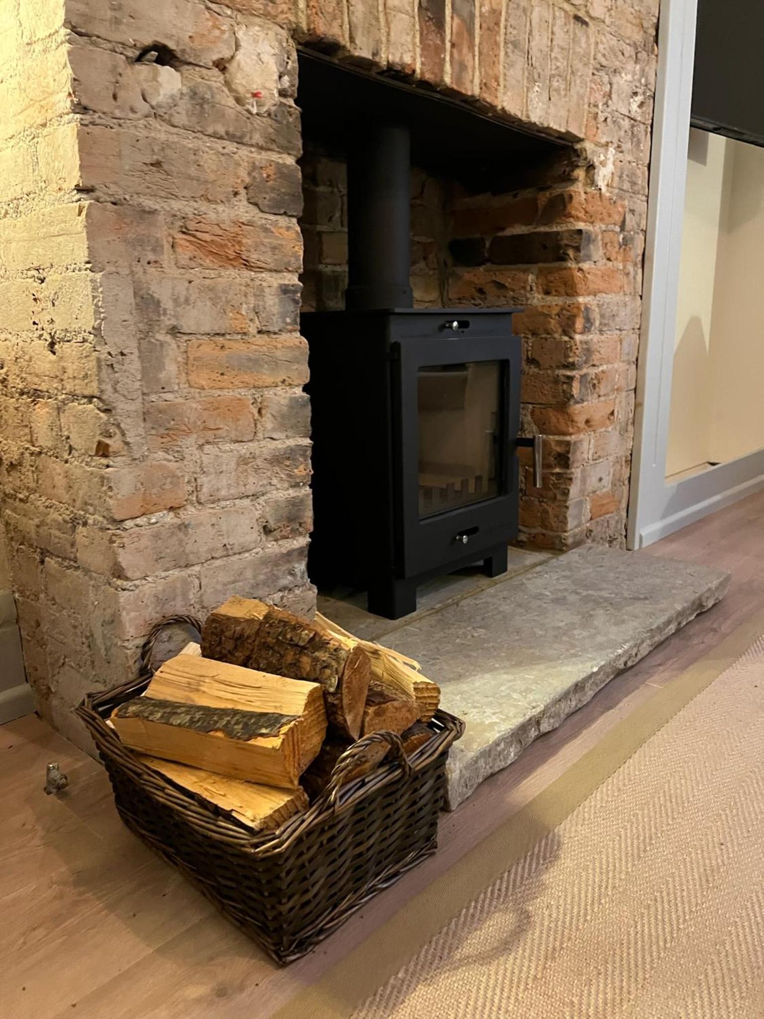Beautiful Margate Retreat with Log burner, Garden, minutes to beach