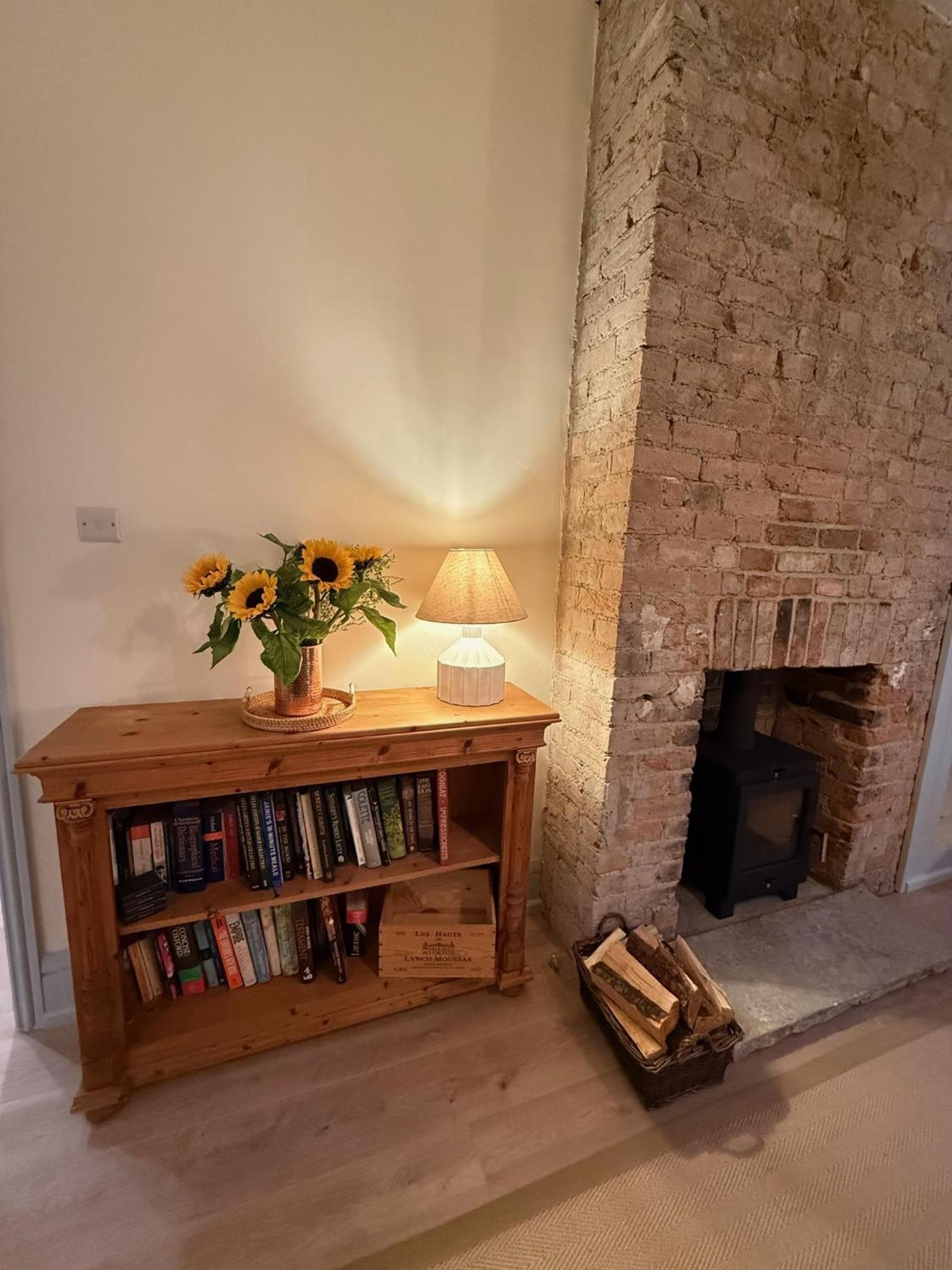 Beautiful Margate Retreat with Log burner, Garden, minutes to beach
