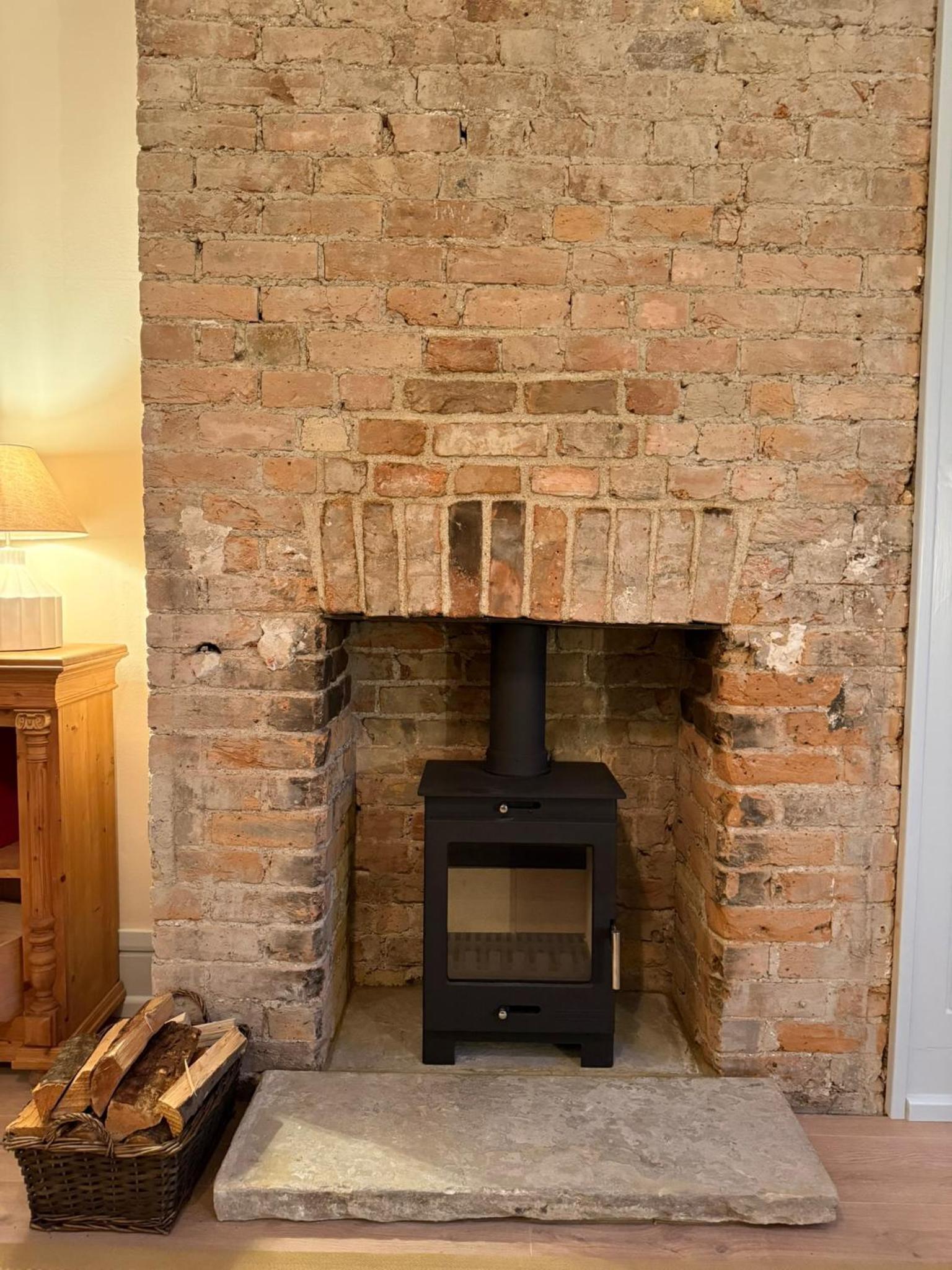 Beautiful Margate Retreat with Log burner, Garden, minutes to beach