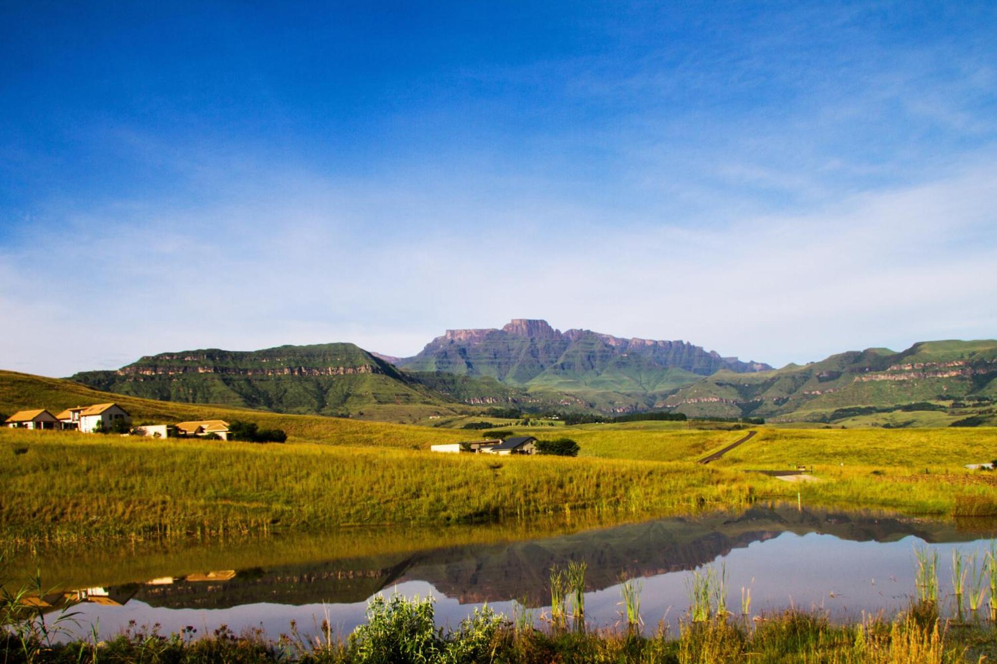 Luxury 4BR Drakensberg Home Private Pool and Braai