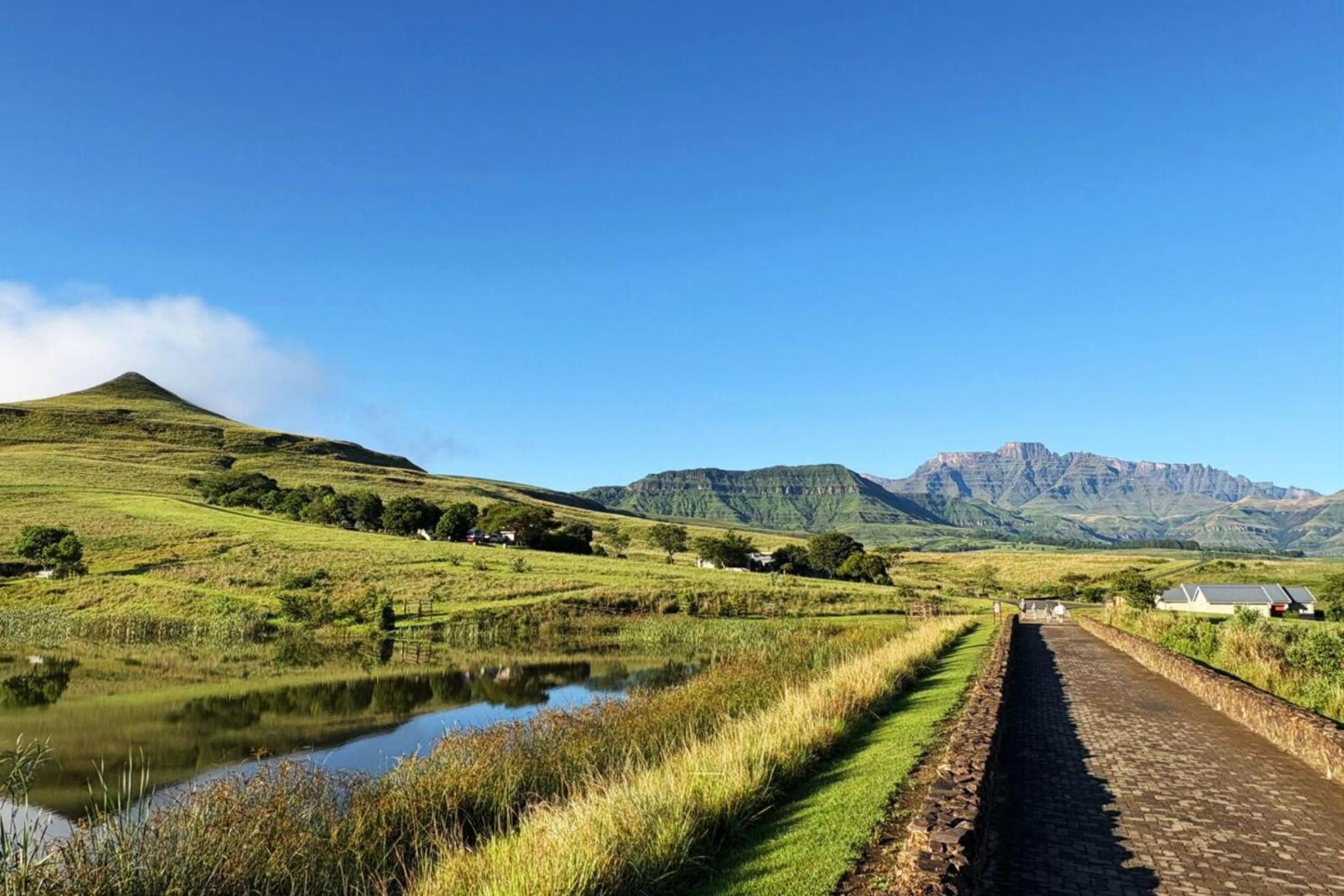 Luxury 4BR Drakensberg Home Private Pool and Braai