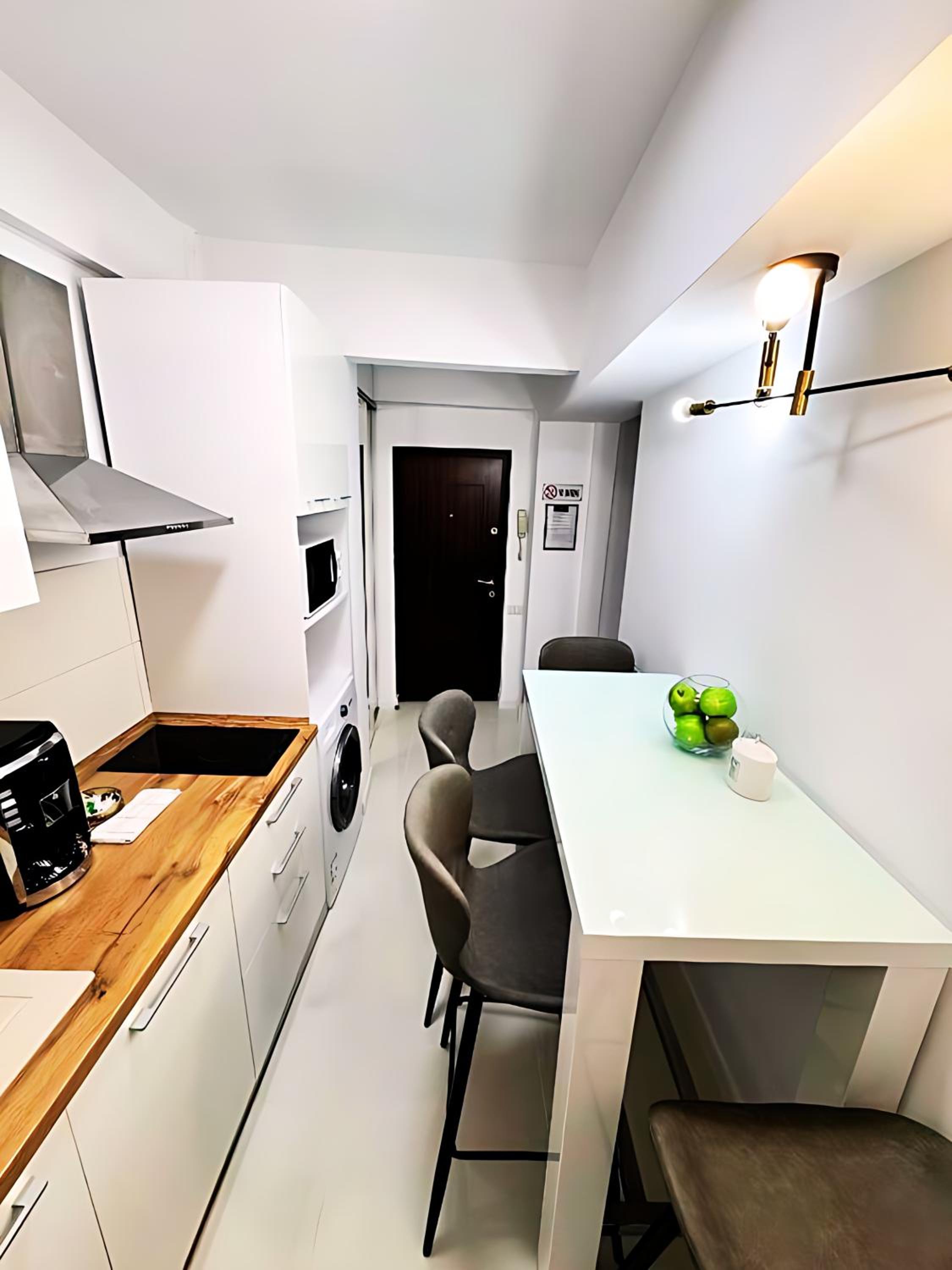 Metropole Apartments Romana Square
