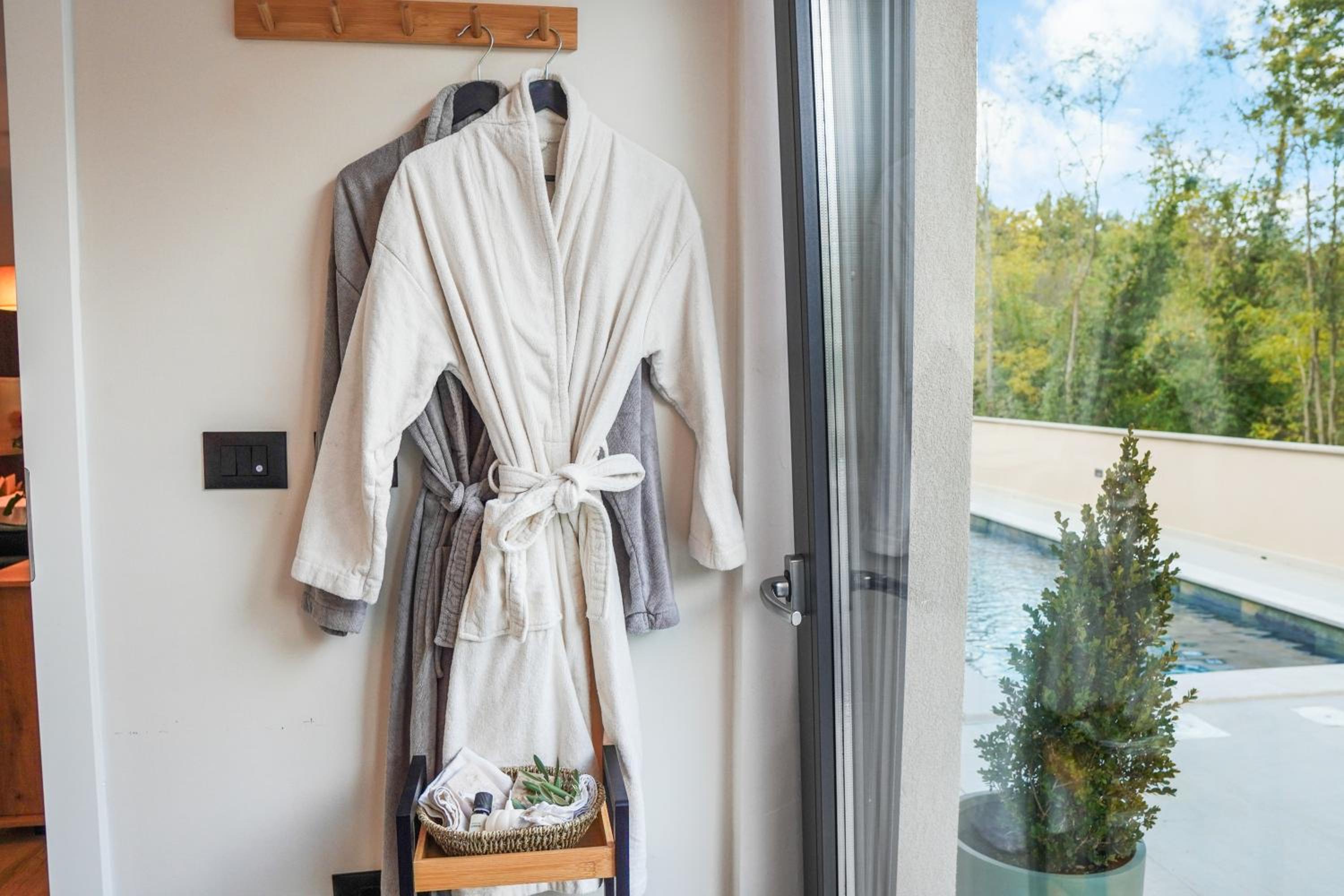 Charming Villa Harmonia with Heated pool and Indoor Jacuzzi surrounded by nature