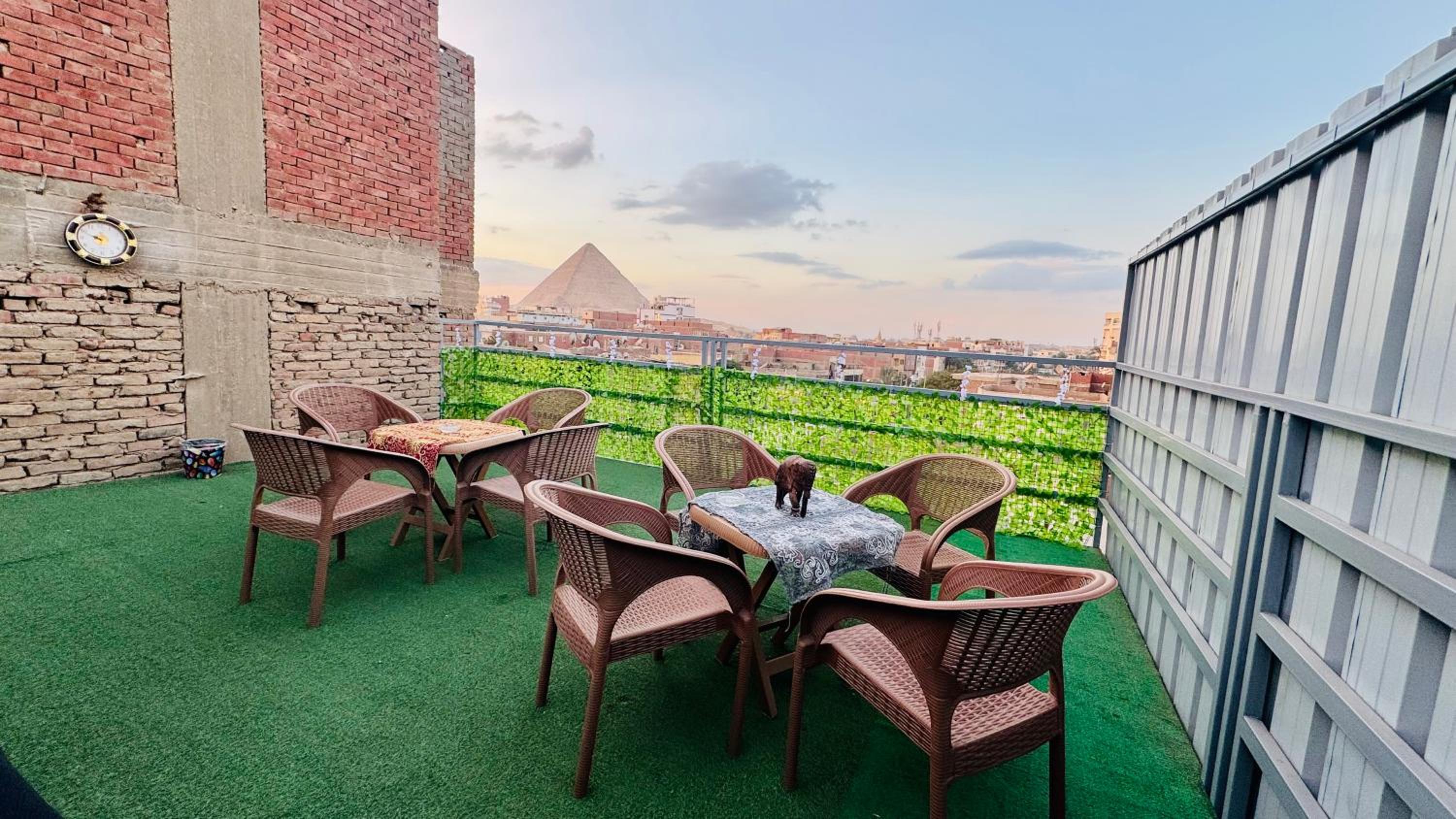 Great Pyramids view Lodge