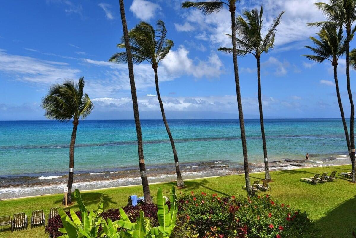 Paki Maui 207 · PM 207 BeachFront 1BD w Ocean View