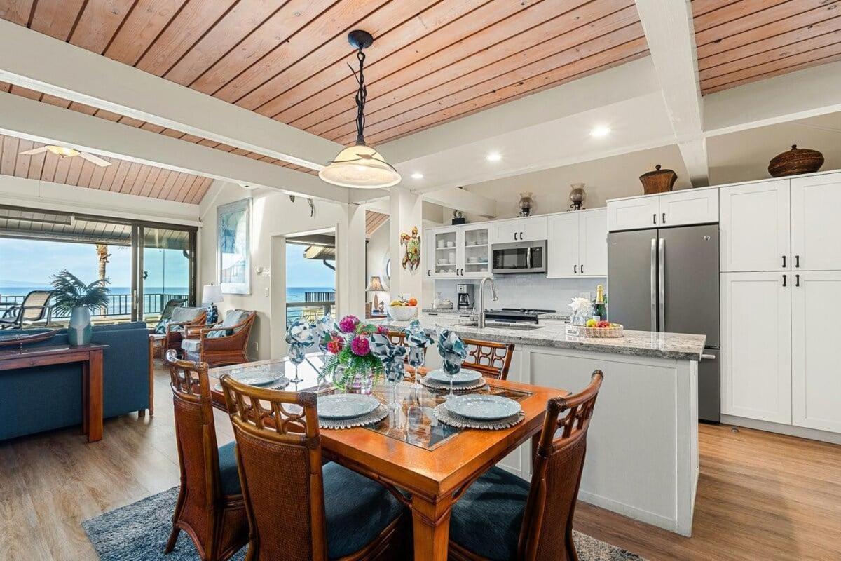 Kahana Village 3 · KHV 3 Remodeled 2BD Condo with Oceanfront Lan