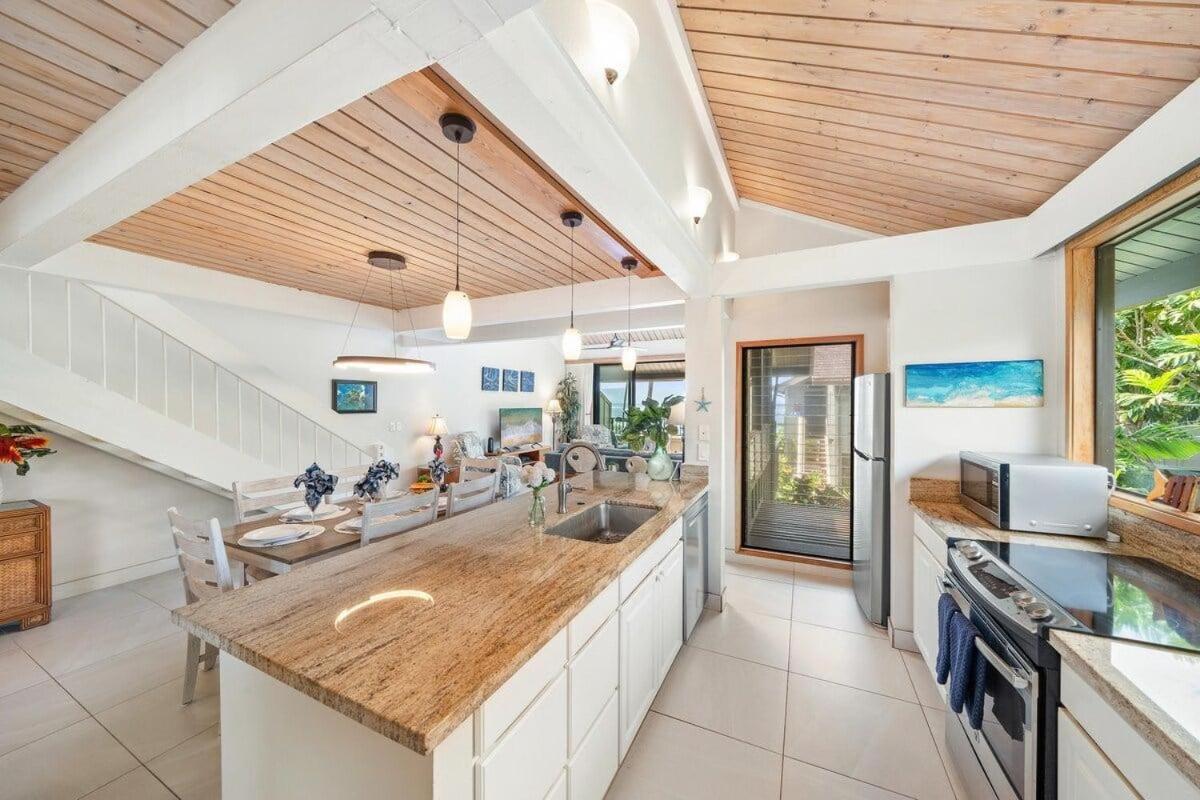 Kahana Village 17 · KHV 17 Spacious 2BD Condo w Oceanviews and S