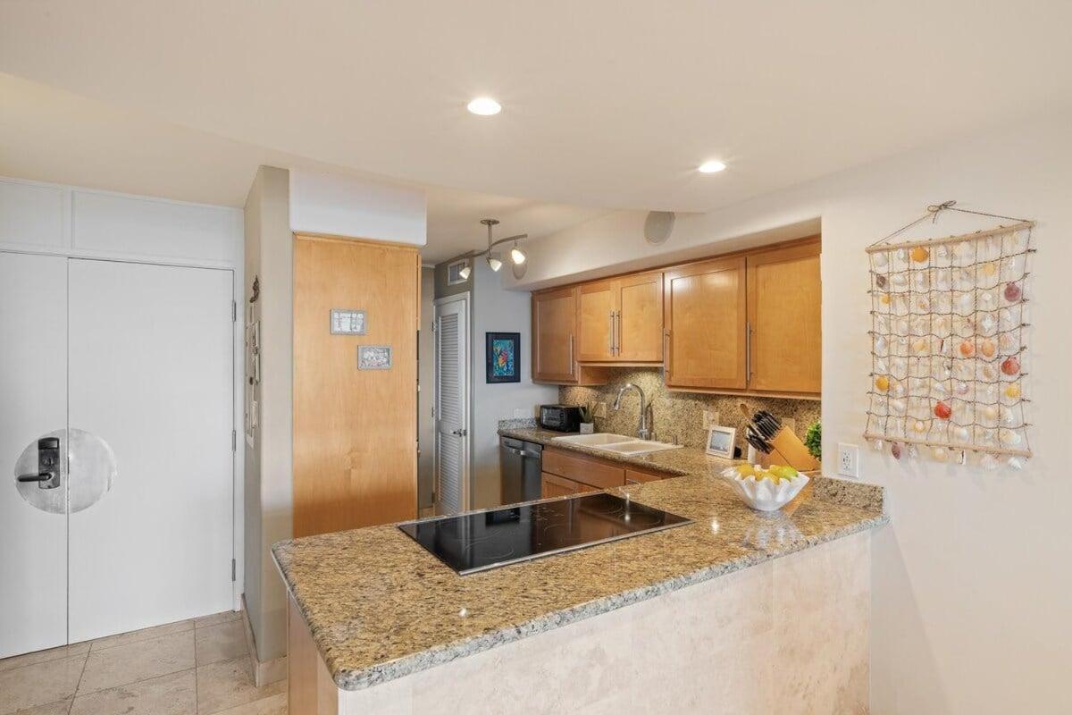 Kahana Villa E706 · KV E706 Breathtaking Oceanview 2BD With Cent
