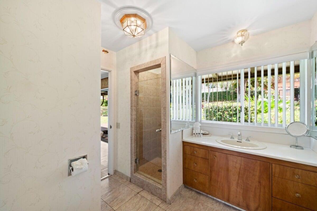 Hale Kalapu · Large Home 180° Ocean Views Walk2Beach Hale Kalapu