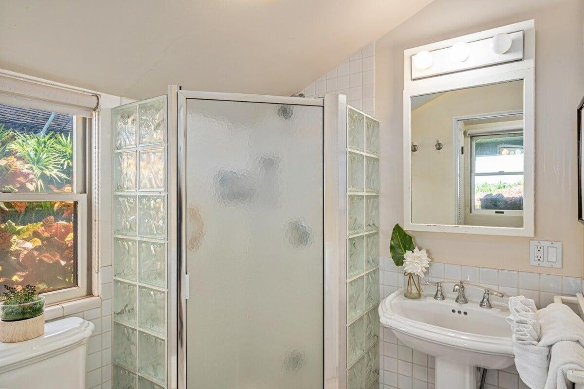 International Colony Club 43 · ICC 43 Spacious 2BD Cottage Walk