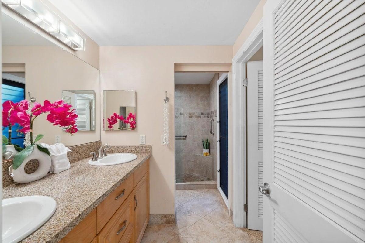 Kahana Village 31 · KHV 31 Spacious Direct Oceanfront 3BD Condo