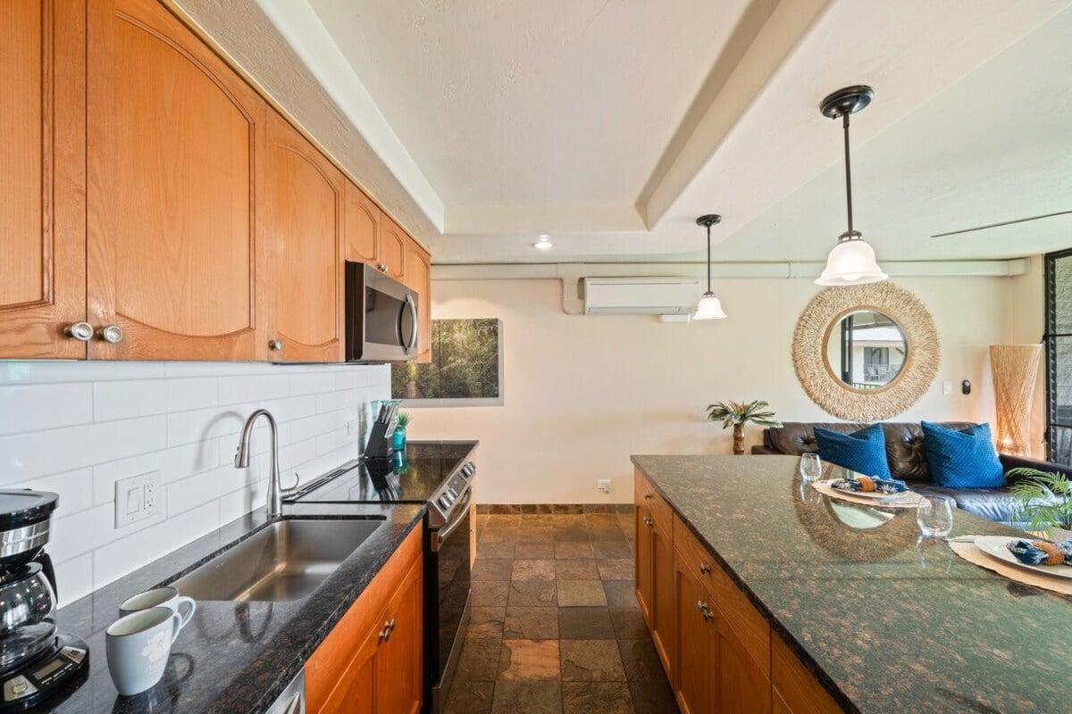 Waiohuli Beach Hale C212 · 2BD Kihei Condo Easy Beach Access