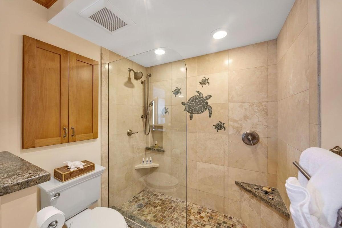 Paki Maui 301 · Direct Oceanfront Views Remodeled 2BD Condo