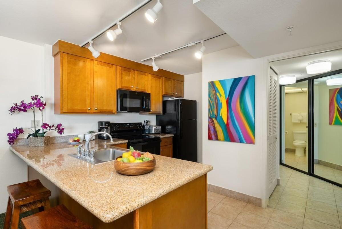 Kaanapali Shores 709 · Tropical Hawaiian Getaway 1BD Ocean View