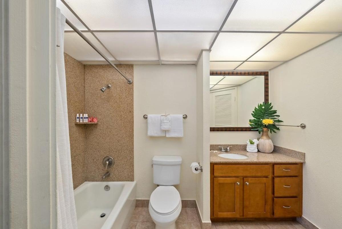 Kaanapali Shores 709 · Tropical Hawaiian Getaway 1BD Ocean View