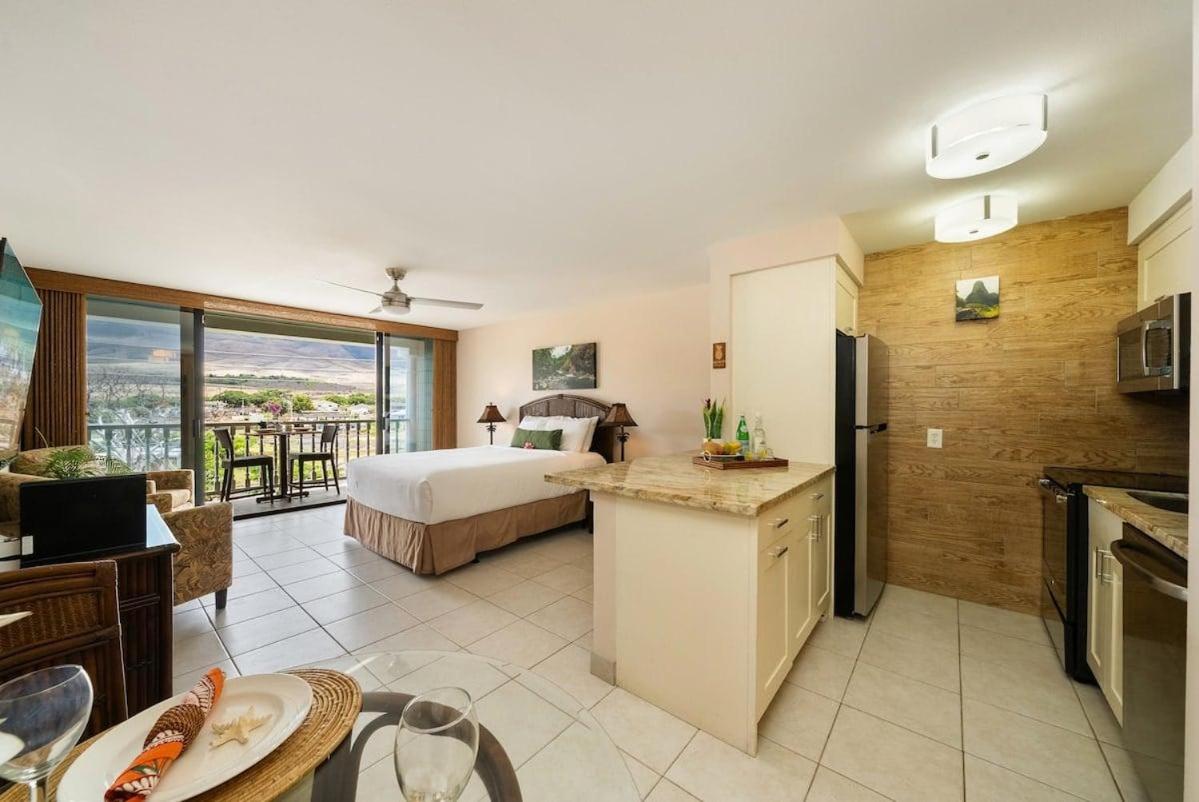 Lahaina Shores 306 · LS 306 Dream Maui Studio by the Beach Pool