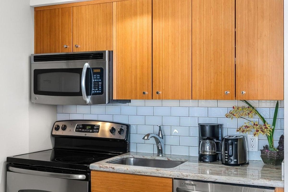 Lahaina Shores 607 · LS 607 Beachfront Remodeled Studio Stunnin