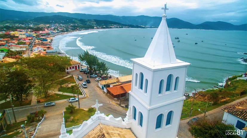 Apartamento de 2 Quartos para 4 Pessoas - 5 min da Praia
