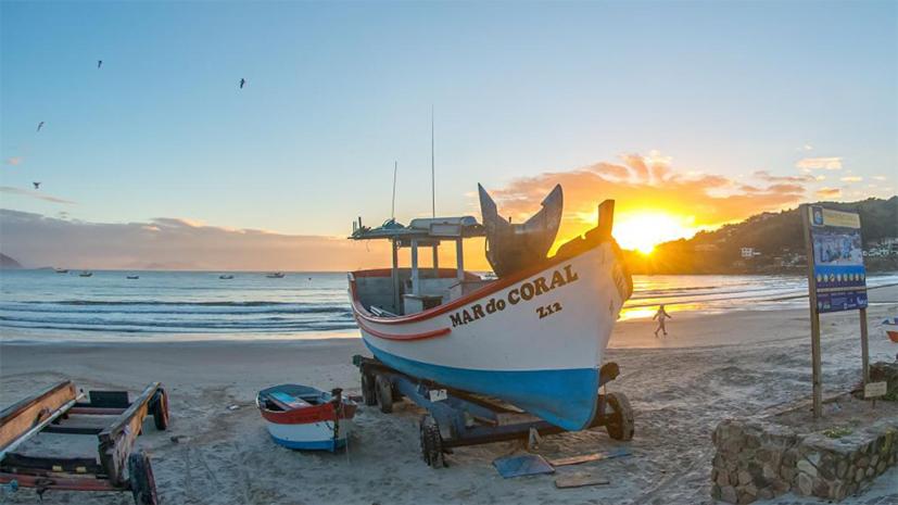 Apartamento de 2 Quartos para 4 Pessoas - 5 min da Praia