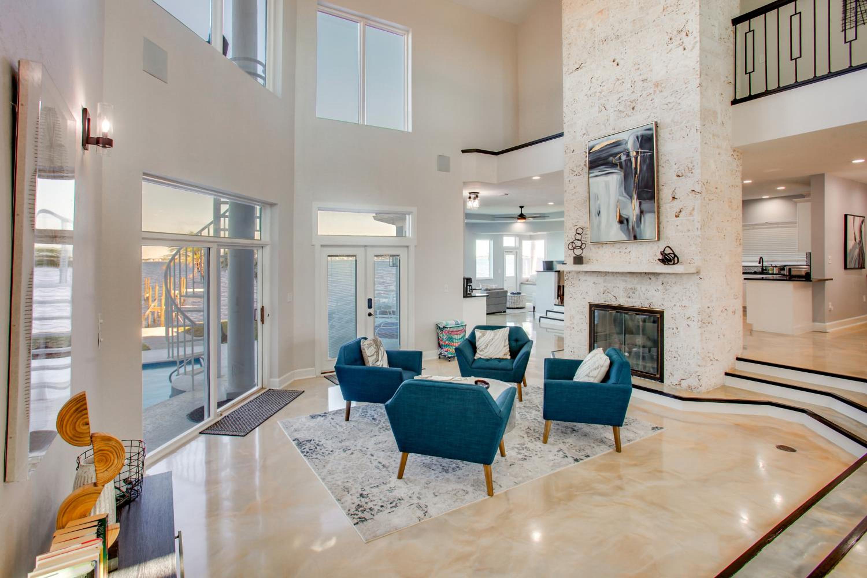 Oceanside Fort Myers Luxury! Pool, Terrace and Views