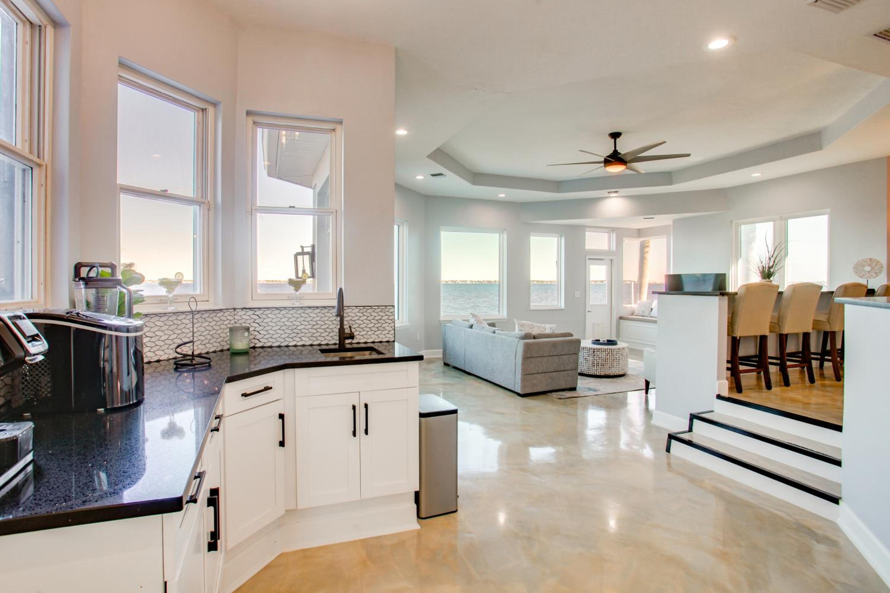 Oceanside Fort Myers Luxury! Pool, Terrace and Views