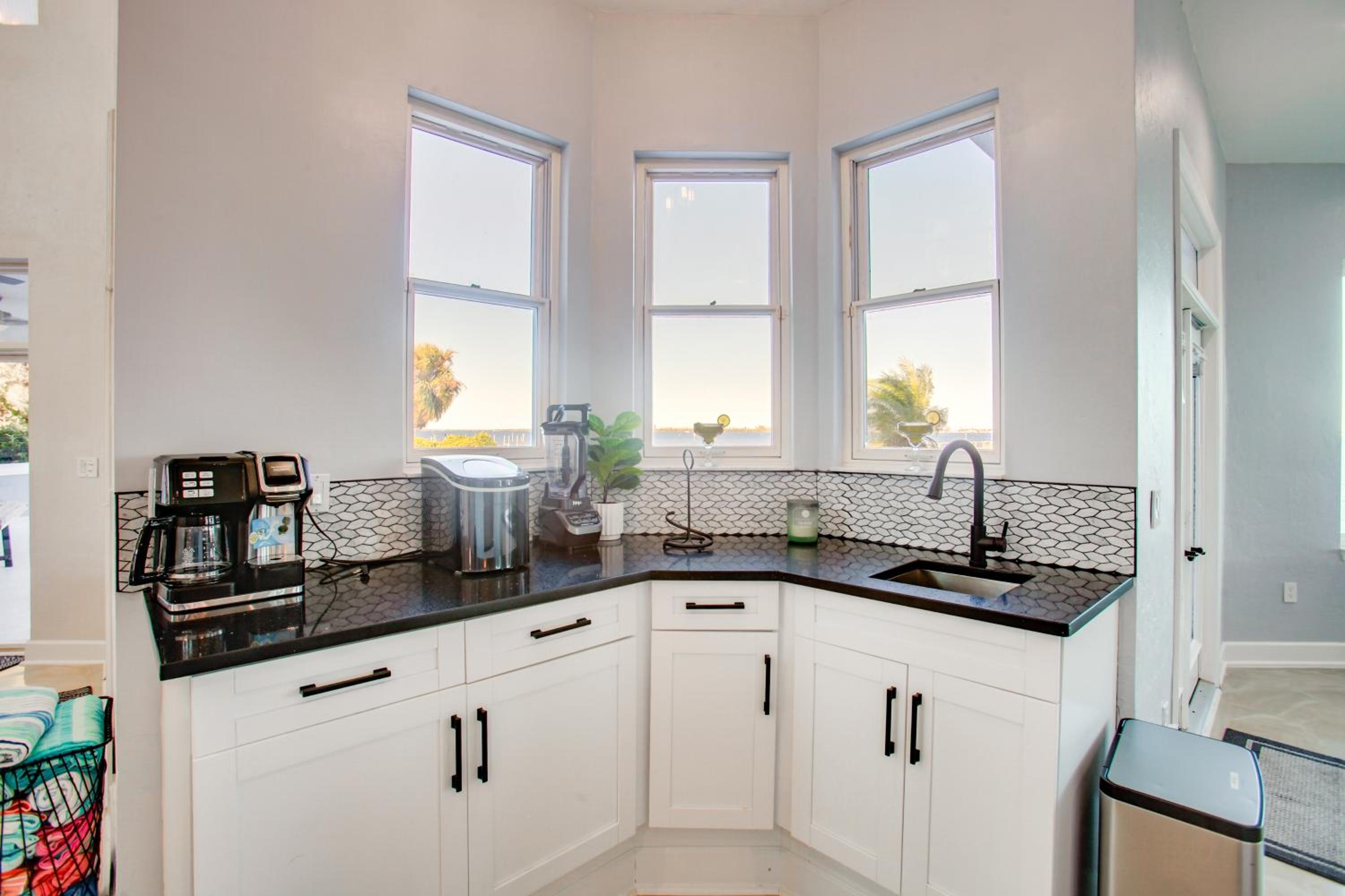 Oceanside Fort Myers Luxury! Pool, Terrace and Views