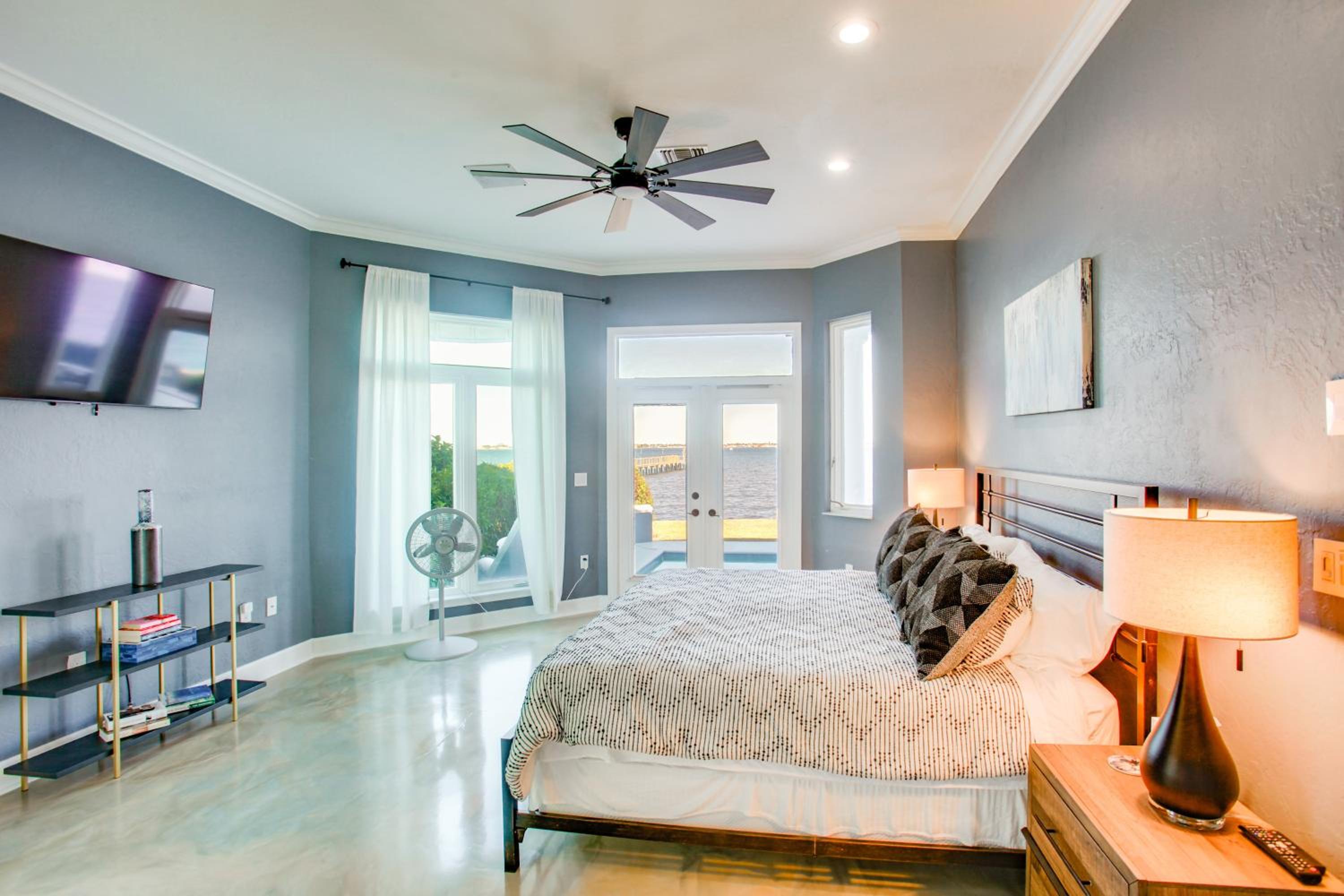Oceanside Fort Myers Luxury! Pool, Terrace and Views